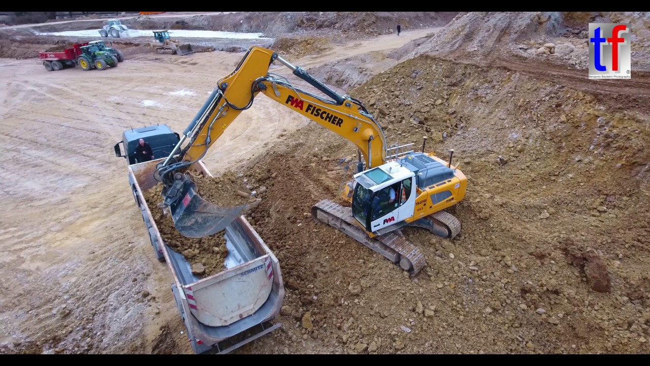 LIEBHERR R 926 & CAT 326F LN Loading Trucks / Sattelkipper beladen, Waiblingen, Germany, 03.03.2017.