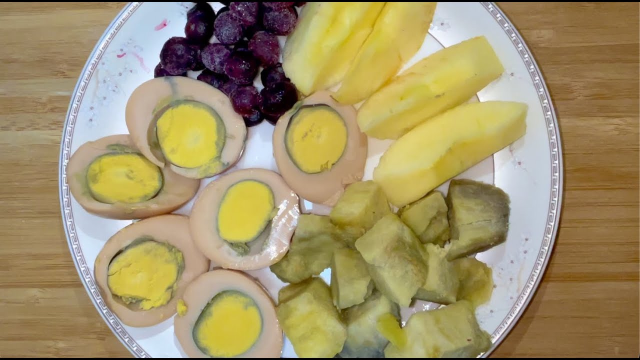 ASMR eating/MUKBANG - My Breakfast
