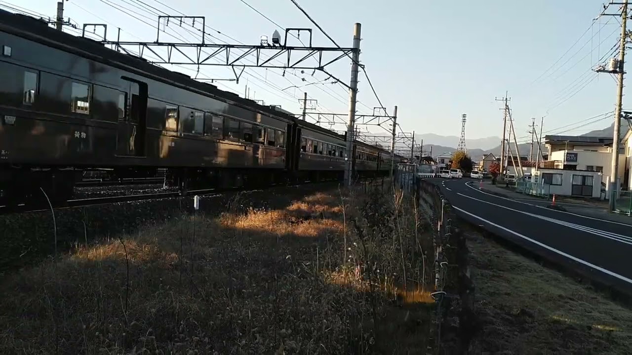 快速ELぐんま4fin高崎行きEF64 1053＋旧型客車6両＋DD51 895が沼田駅1番線を警笛鳴らして出発