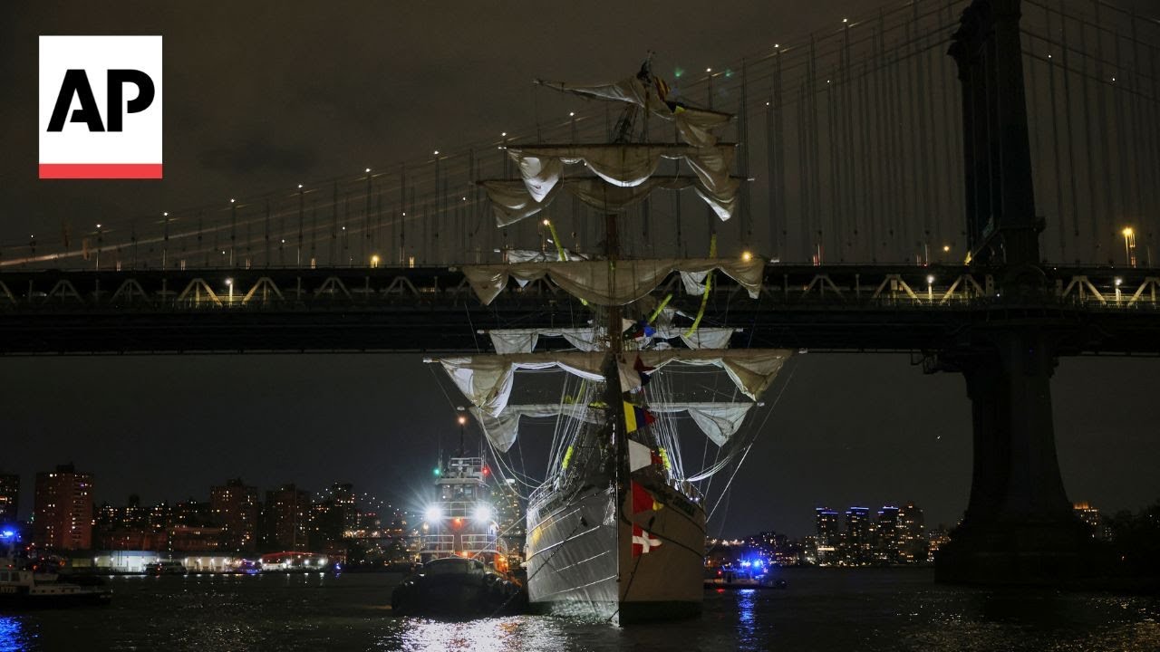 WATCH: Mexican navy sailing ship hits Brooklyn Bridge