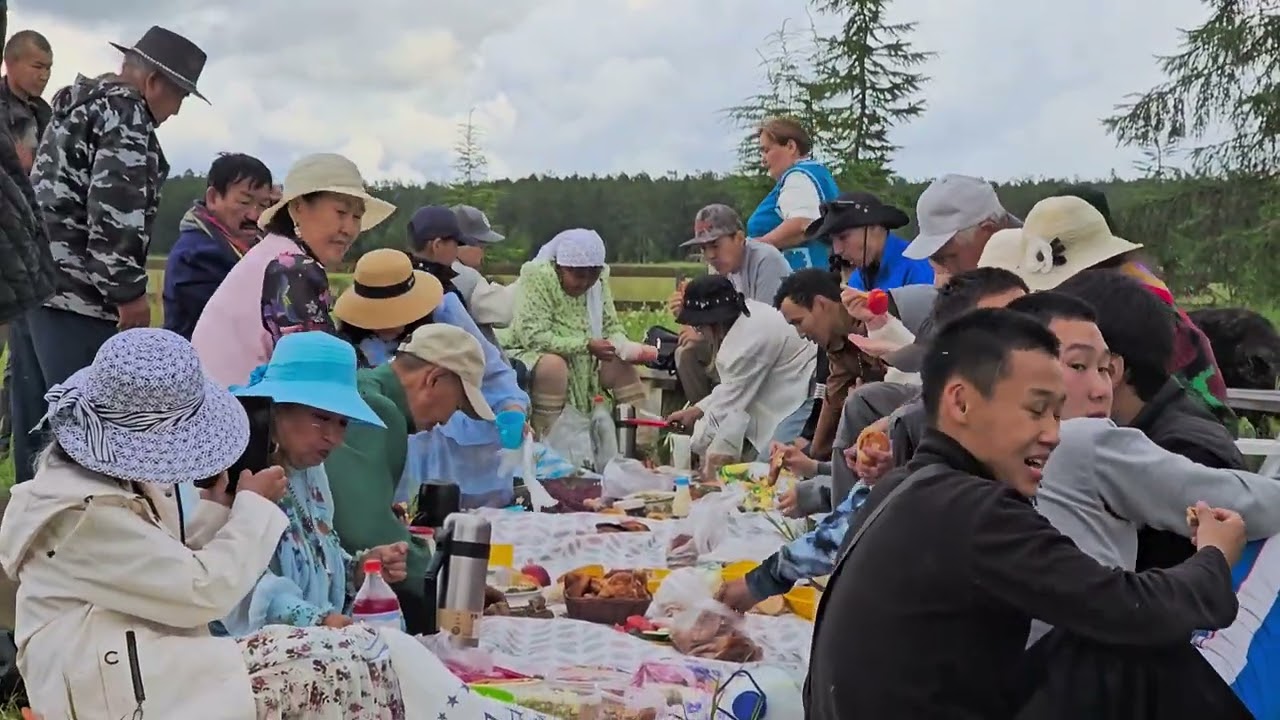 Мэлдьэхси Үрүҥ Тунах ыһыах. 1 чааһа.