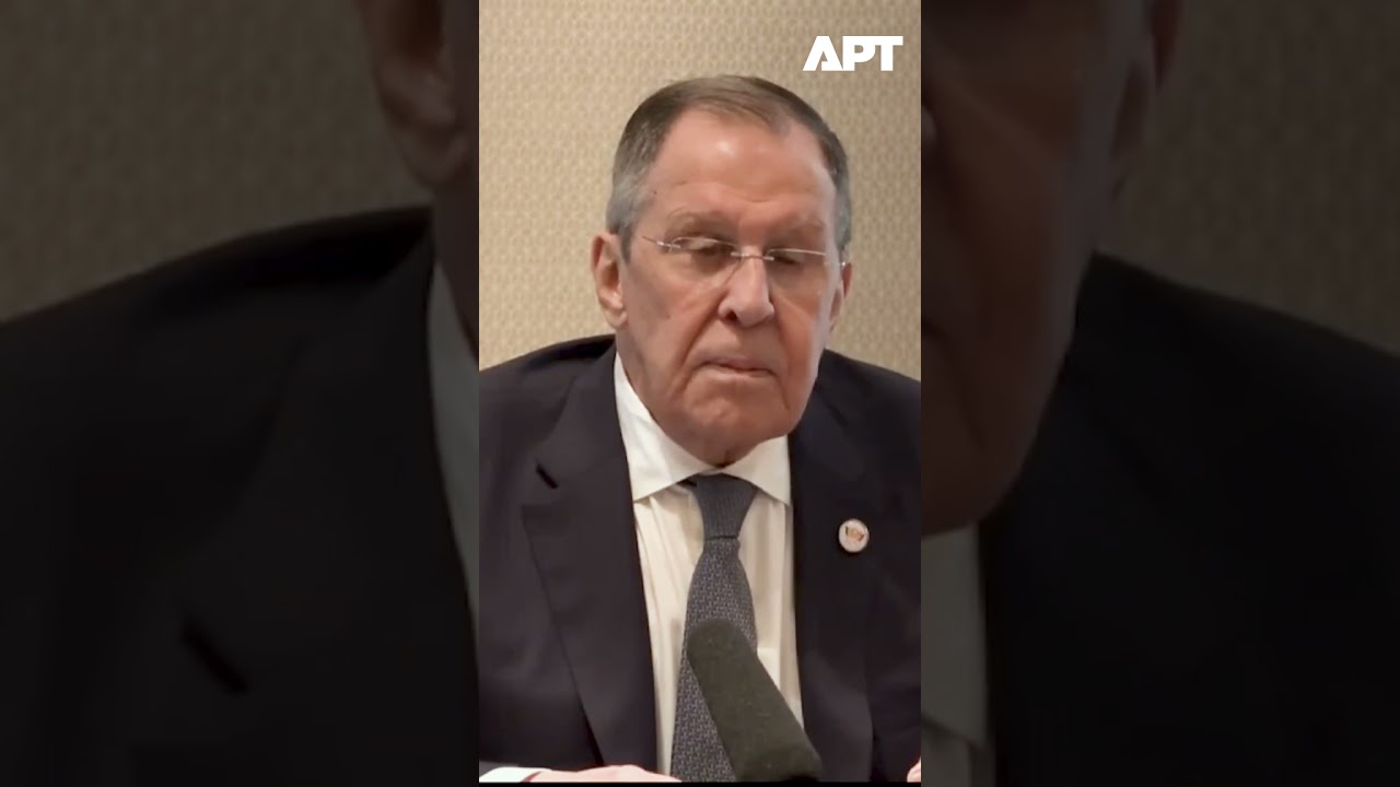 Лавров шутит с репортером: &laquo;Отдайте свой телефон, иначе они принесут пистолет&raquo;, &mdash; это вызывает см...