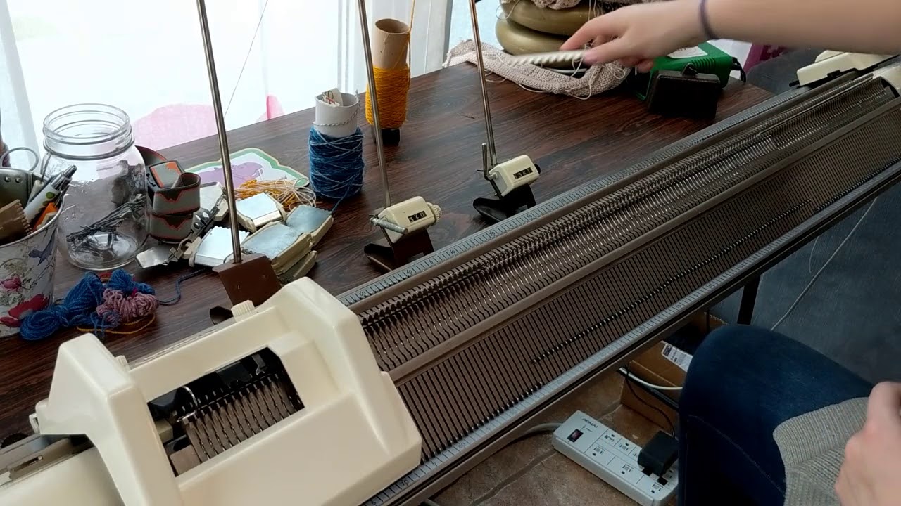 Knitting Garter Stitch on the Singer/Superba/White/Phildar double bed knitting machines