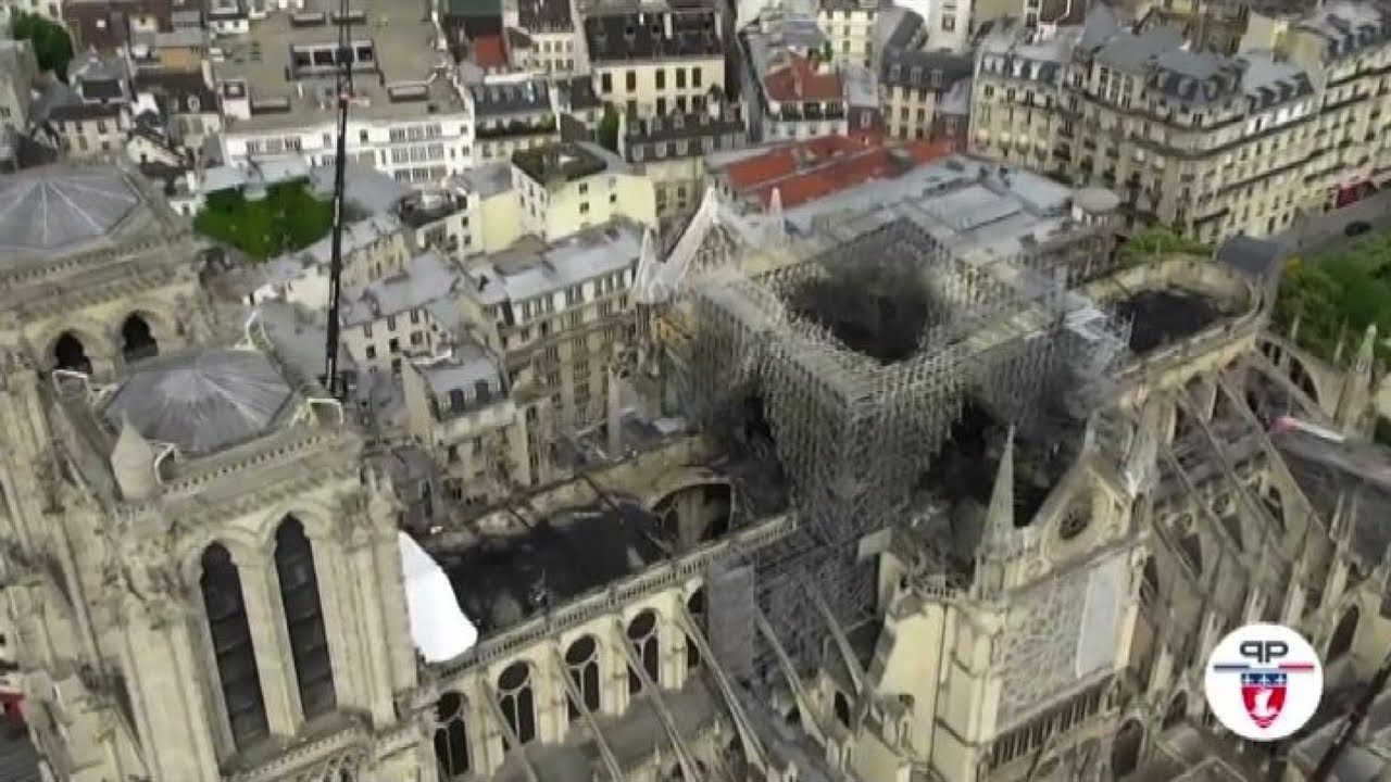 Notre-Dame, la cattedrale 'scoperchiata': immagini dal drone