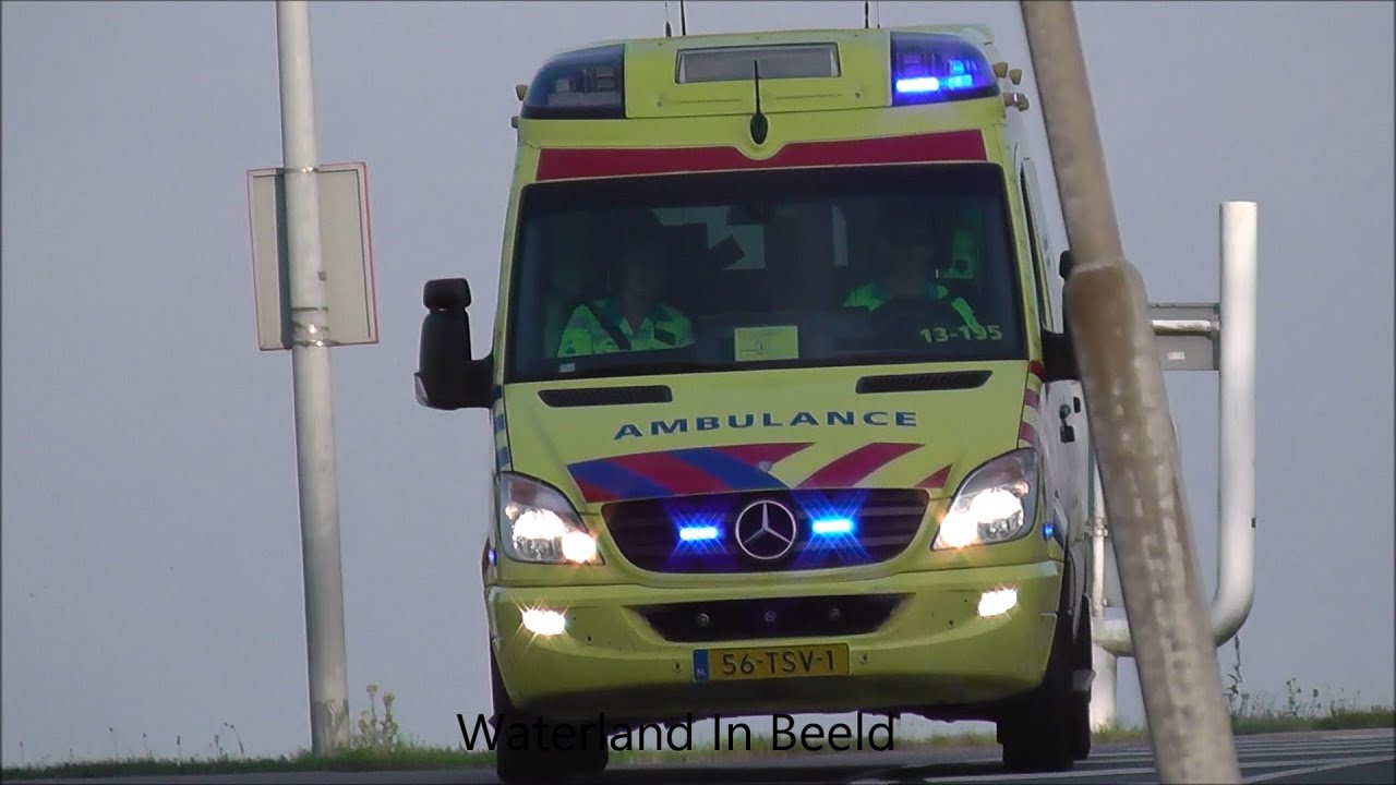 A1 AMBULANCES 13-119 & 13-195 MET SPOED IN AMSTERDAM