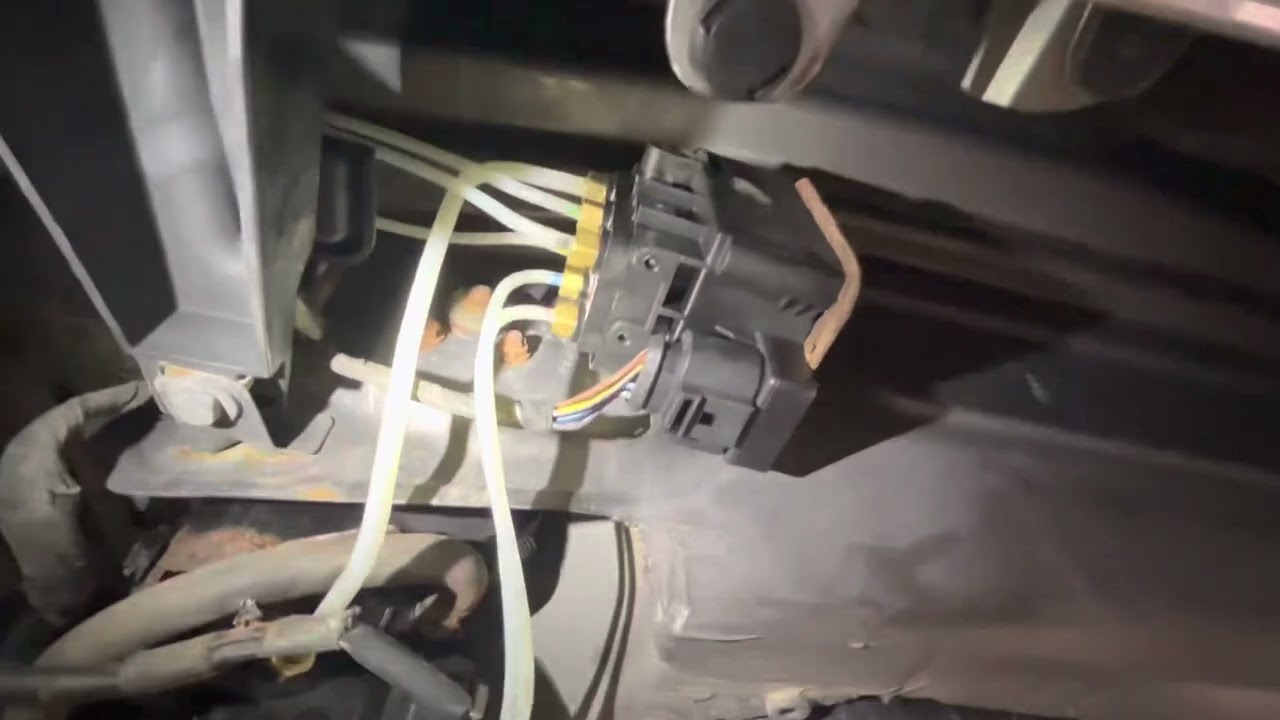 MERCEDES CLS550 SUSPENSION INTERMITTENTLY LEAKING DOWN