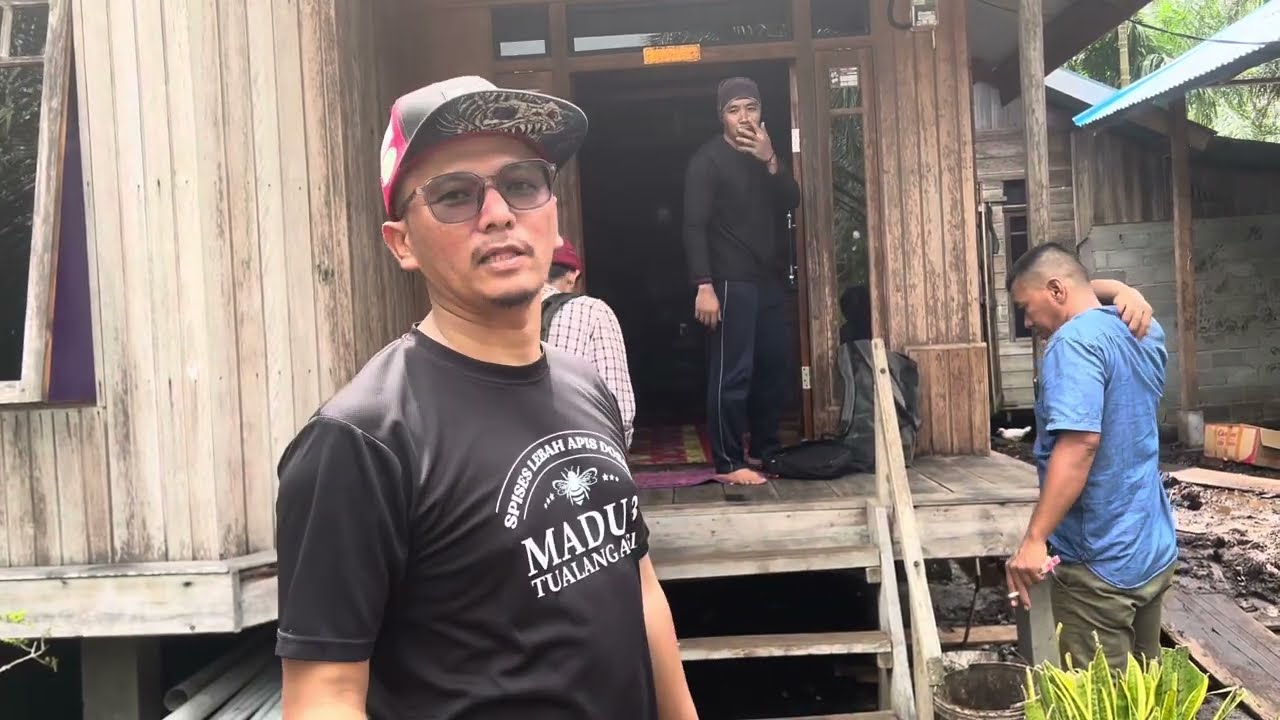 DARI LUAR RUMAH NAMPAK BIASA MASUK KEDALAM MACAM ISTANA LUAR BIASA SEKALI