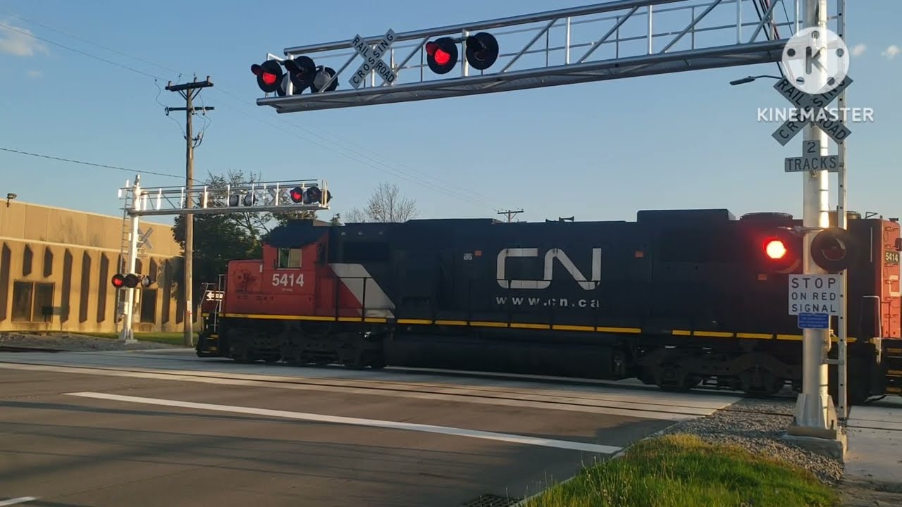 CN L573 Works at Materials Processing Inc.! - W. Jefferson Avenue Railroad Crossing, Riverview, MI.