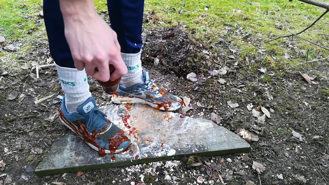 Nike Thea messy