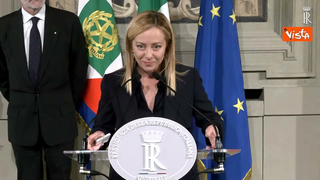 Giorgia Meloni con voce emozionata legge quali saranno i ministri del suo Governo