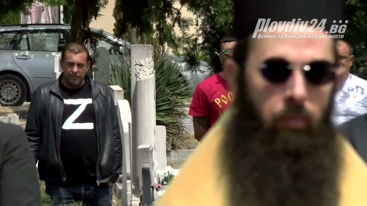 На фона на знака „Z“ и руски знамена, Митрополит Николай почете паметта на съветските воини от ВСВ