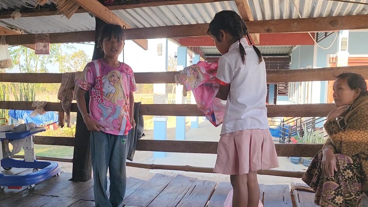 ชื้อเสื้อผ้า​มาฝากน้องเนย​น้อง​นัด​ชา​ลงสวนเก็บผัก​