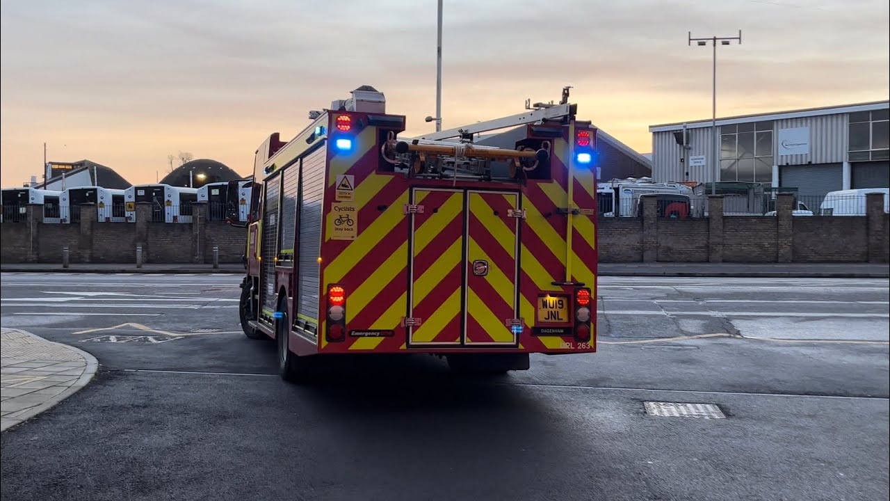 From Inside! London Fire Brigade F411 Dagenham Pump Ladder Turnout To Emergency! (Mobilise!)