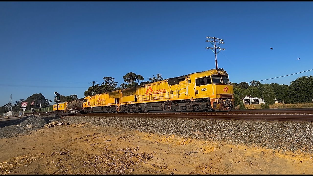 2 Aurizon TGE freights at Millendon junction-5th Jan 2026