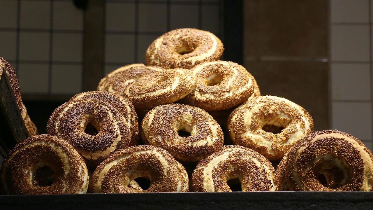 Manisa'ya özgü taban simidi, sahur sofralarının vazgeçilmezi