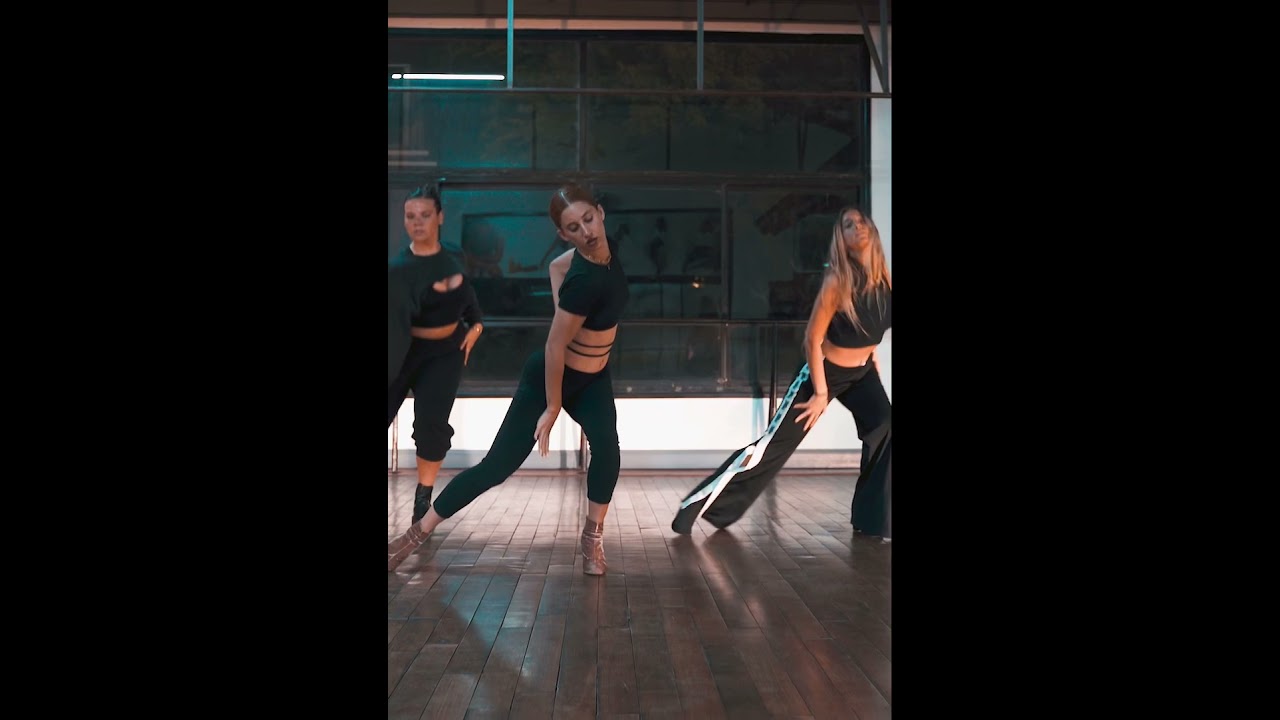 “Entre Nosotros” dance video