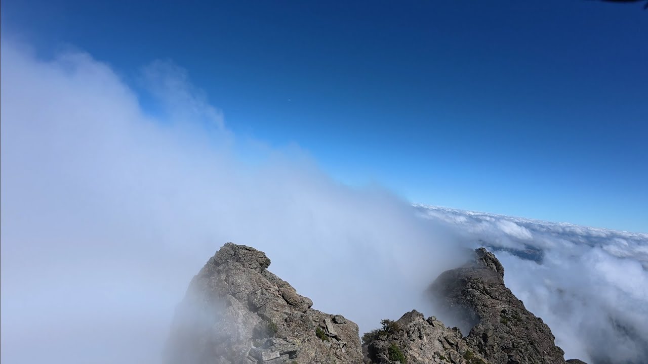 Entre rocas y nubes, cerro Siete Picos