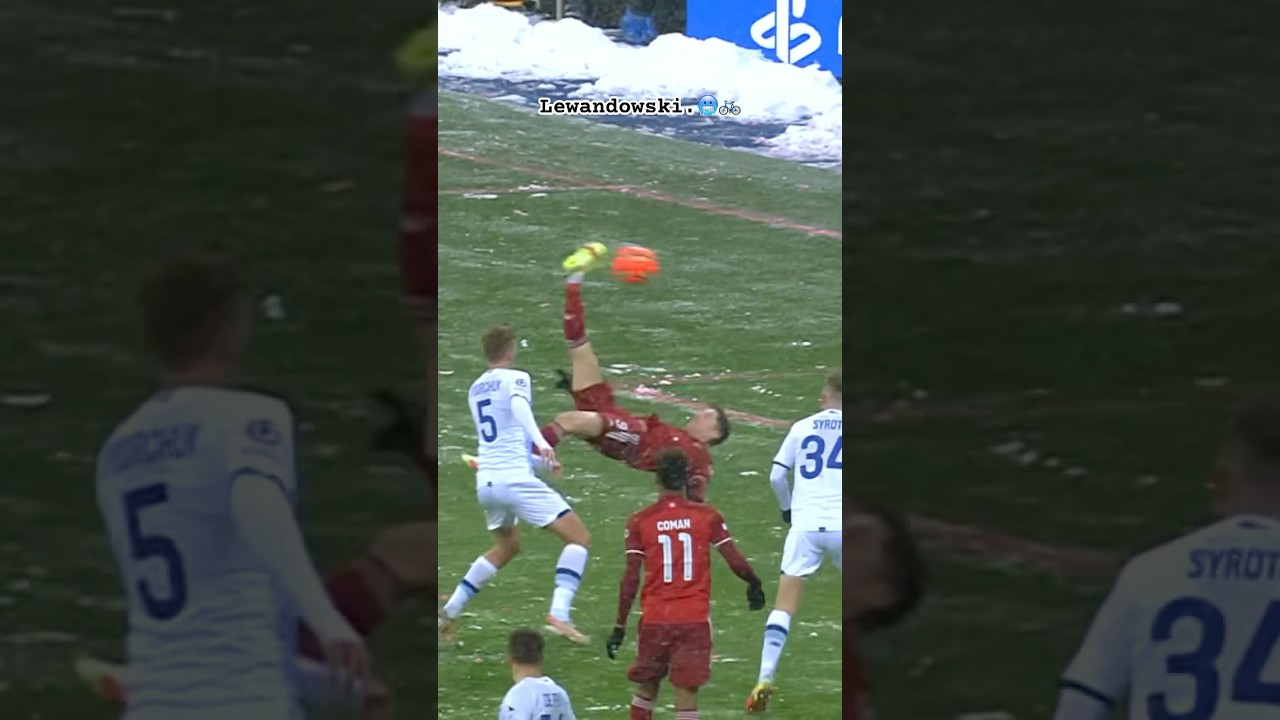 Lewandowski&rsquo;s bicycle kick 😤