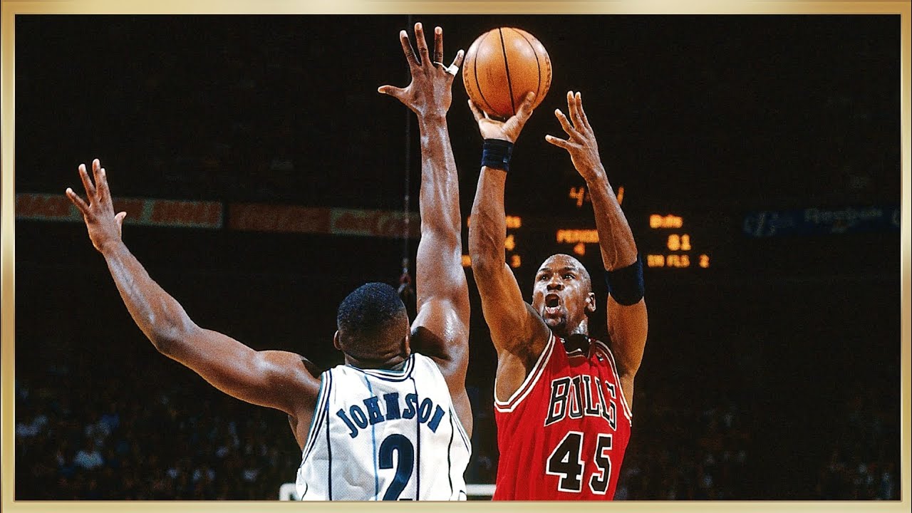 Bulls vs Hornets 1995 Playoffs Game 1: Jordan scores 48!!! 