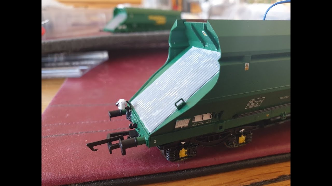 Dapol HIA Hopper fitting a flashing tail lamp