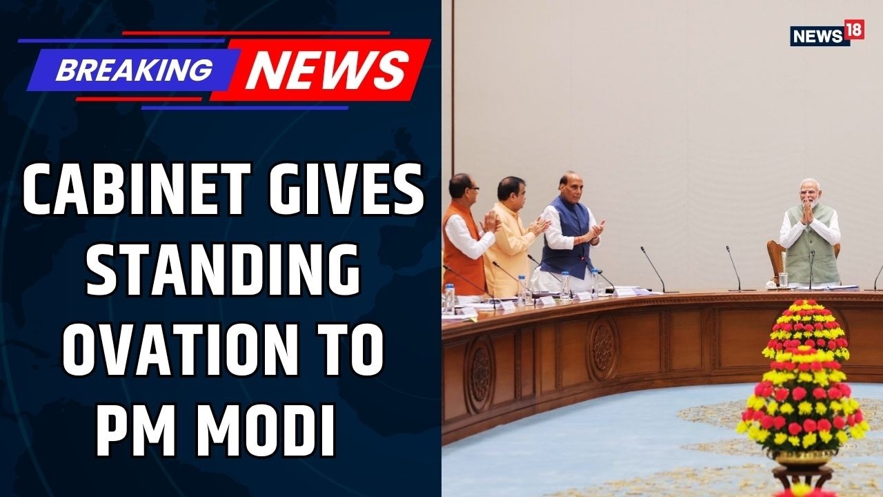 BREAKING NEWS | PM Modi Receives Standing Ovation as Longest-Serving Elected PM | News18