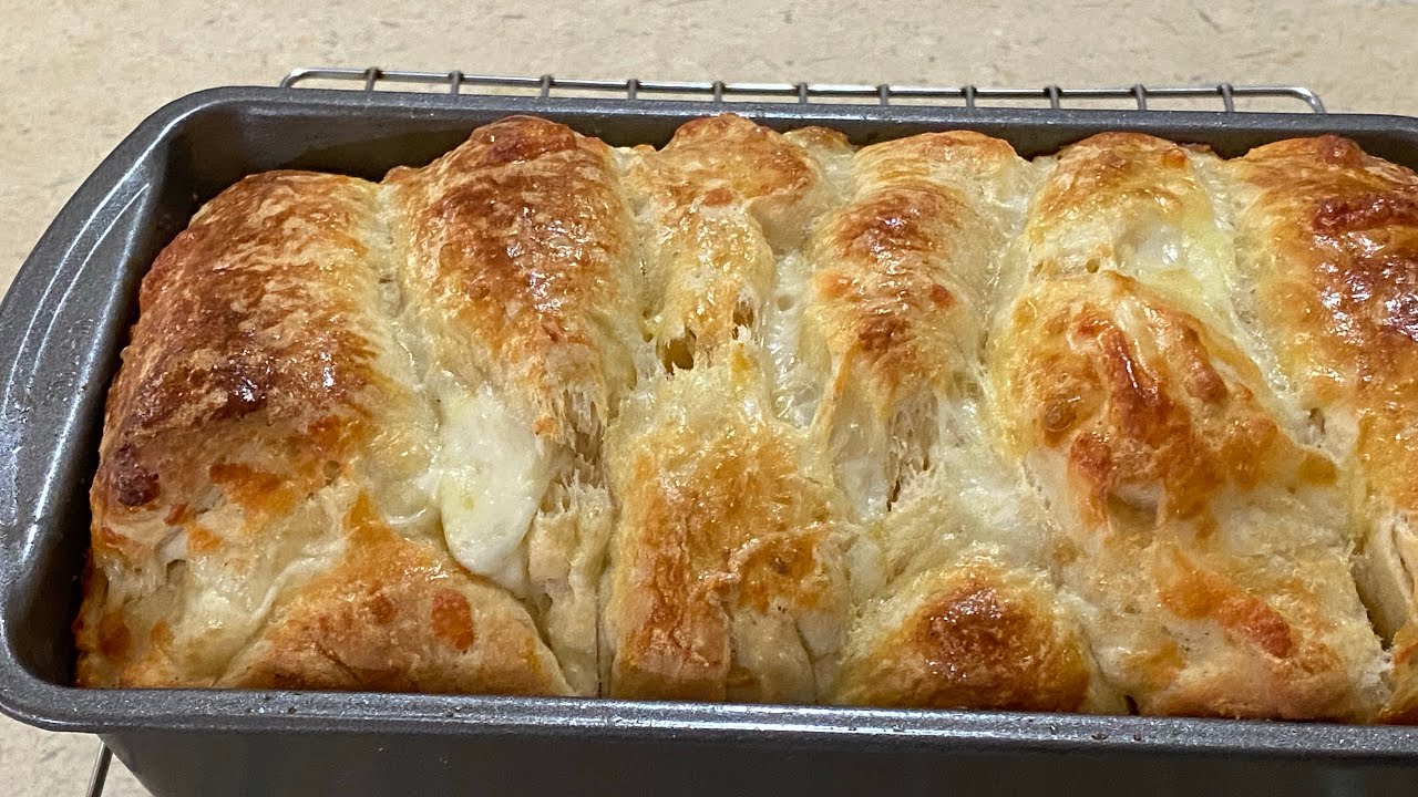 No knead Garlic Butter and Mozzarella Cheese Loaf Bread Recipe