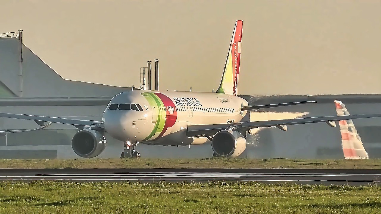 Трогательный взлет самолета TAP A320 из Лиссабона! Пассажиры машут на прощание.