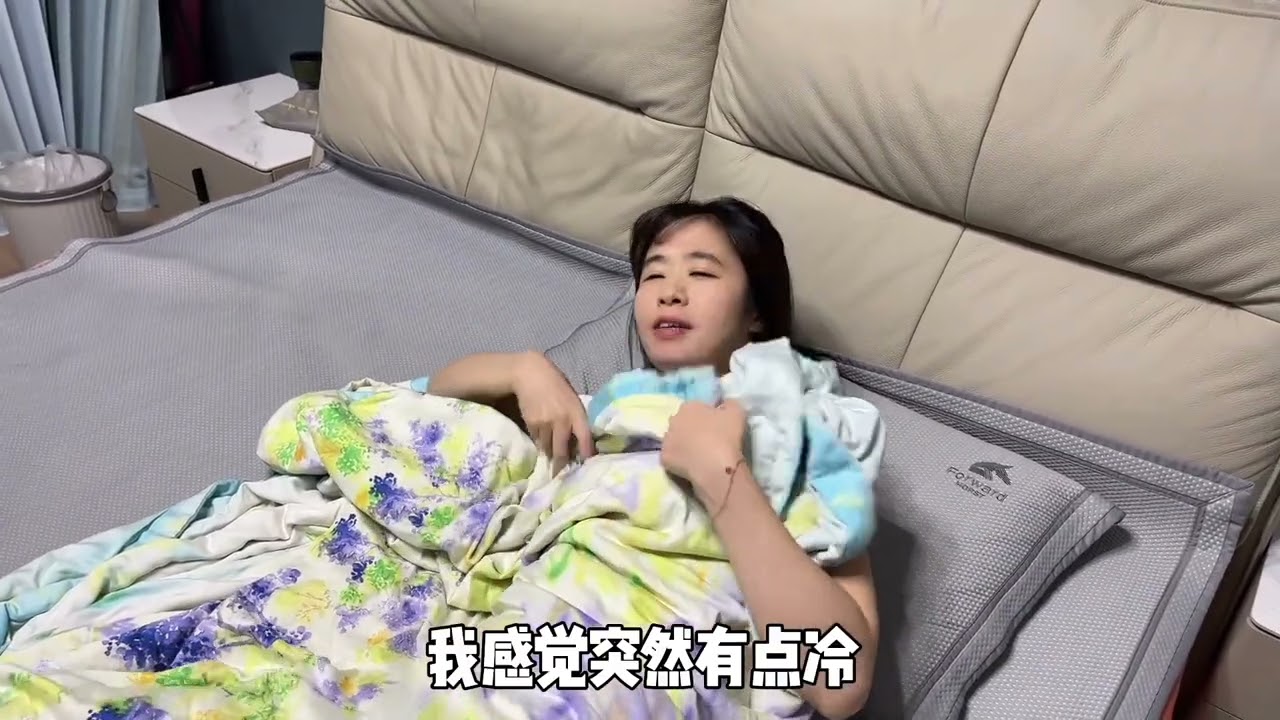 小伙把风油精抹媳妇脚底，看媳妇有啥反应？没想到真尿床了