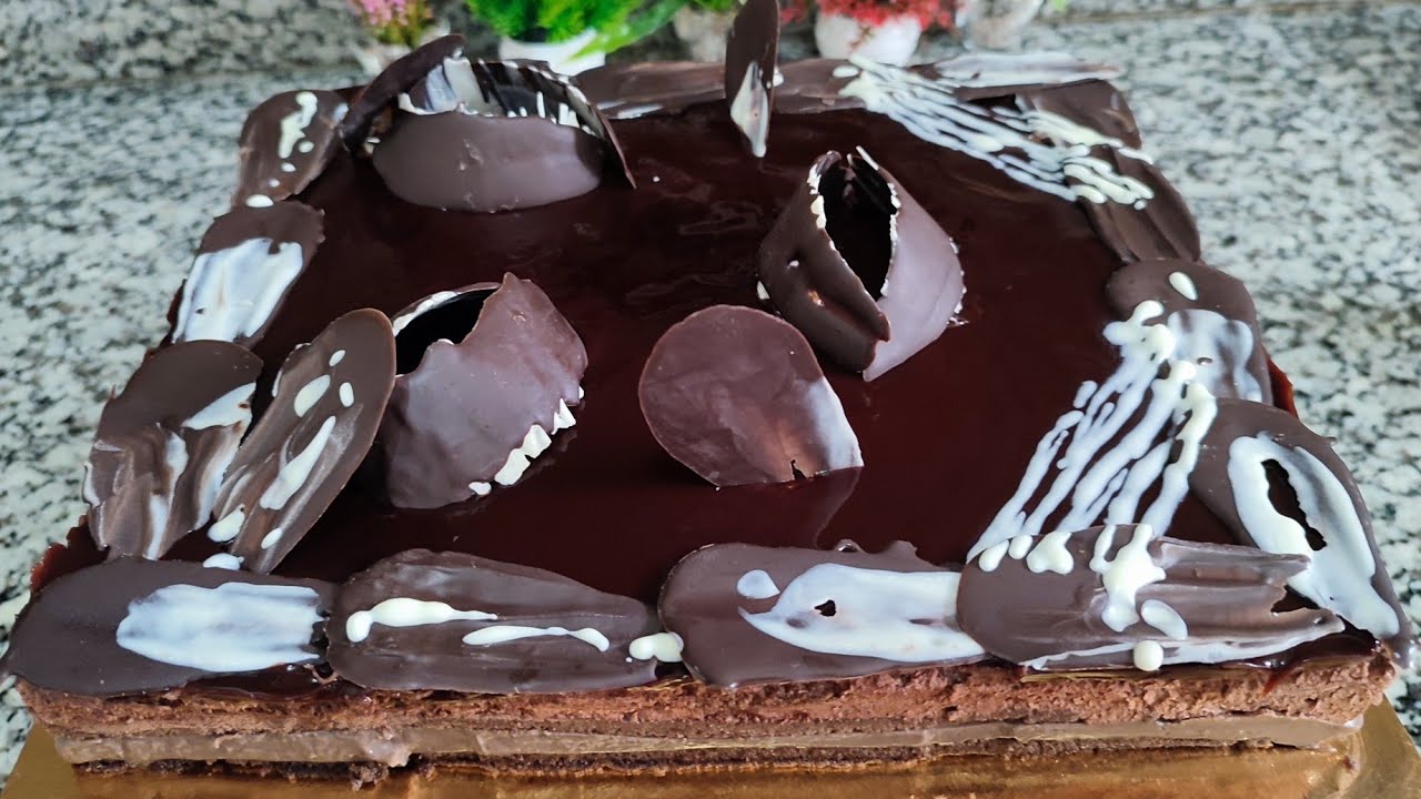 حلوة لاكريم/طورطة بالشكلاطة سهلة ولذيذة والمقادير جد بسيطة في متناول الجميع
