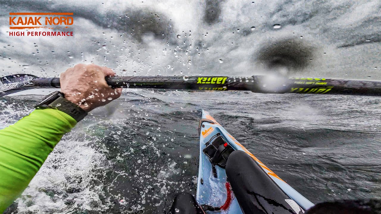 Der Wiedereinstieg Reentry bei 6-8 Bft Surfski einsteigen Paddel Technik auf der Ostsee auf Deutsch