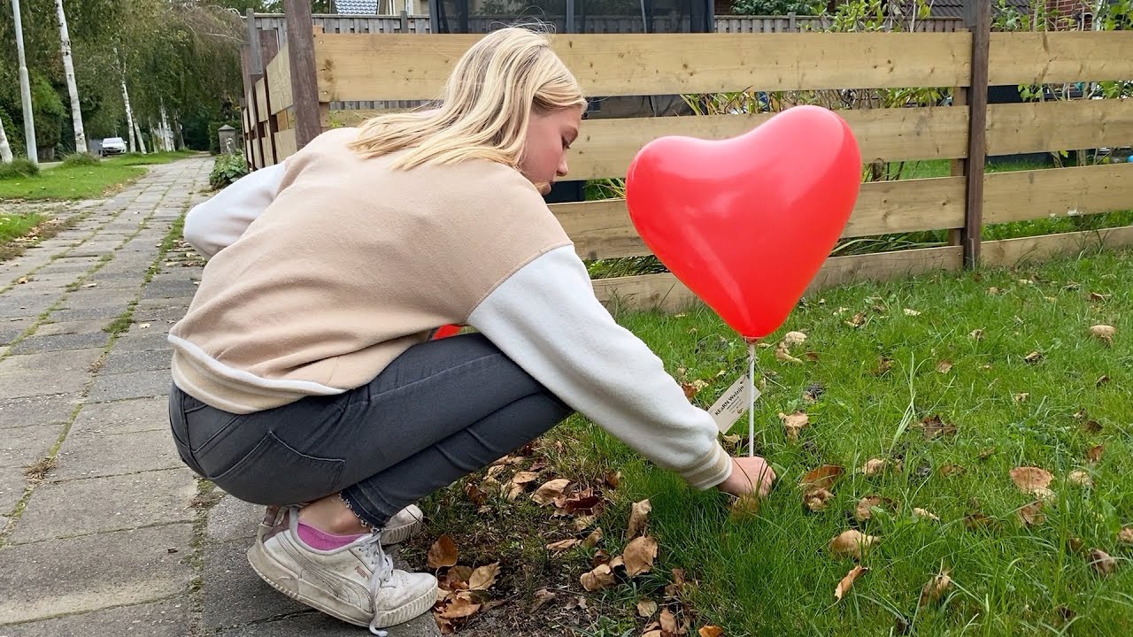 In iedere tuin in Jistrum een hartjesballon tegen eenzaamheid