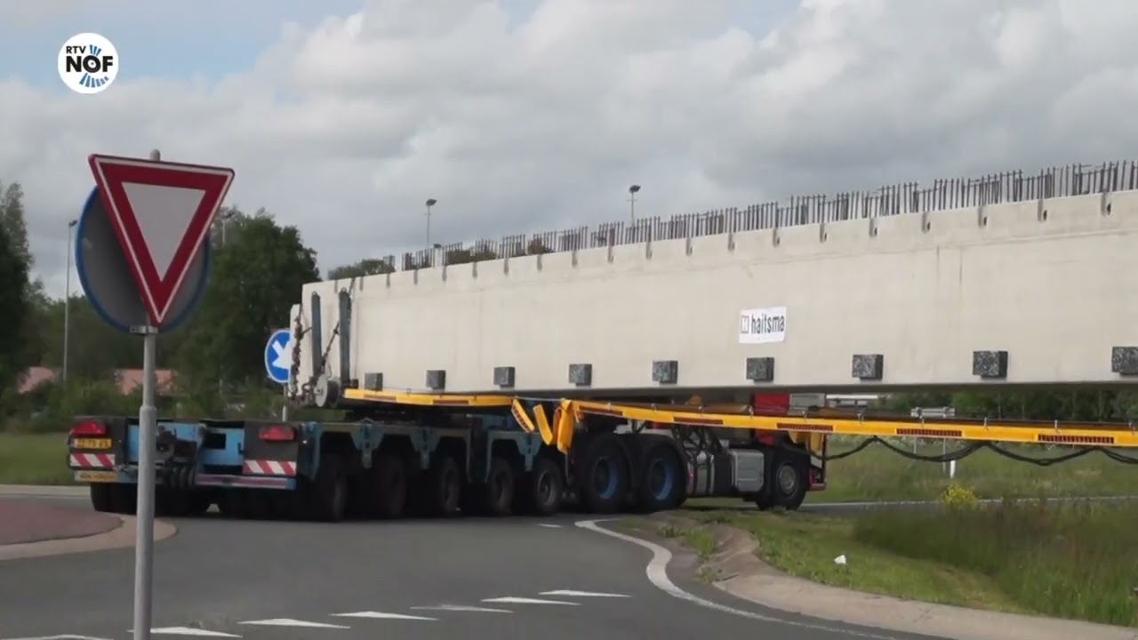 Groot transport van Haitsma Beton bij De Westereen