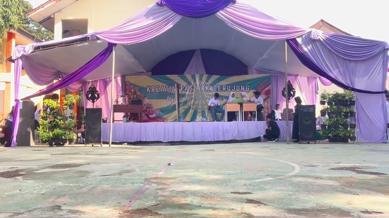 drama kelas IX D. pengorbanan dina ngaran nyaah