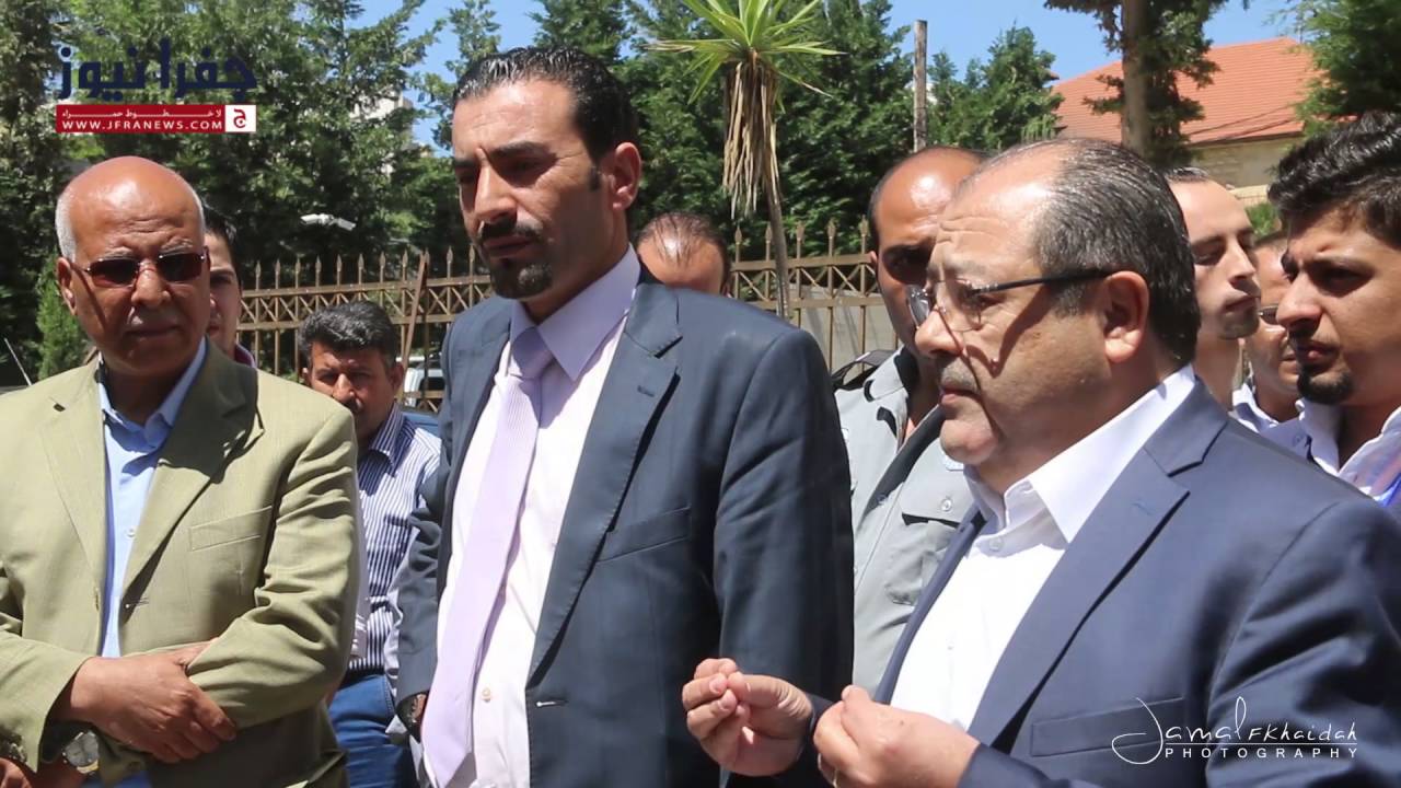 اعتصام موظفي الاسواق الحرة  امام المبنى بعد قرارات هيكلة مجحفة - صور