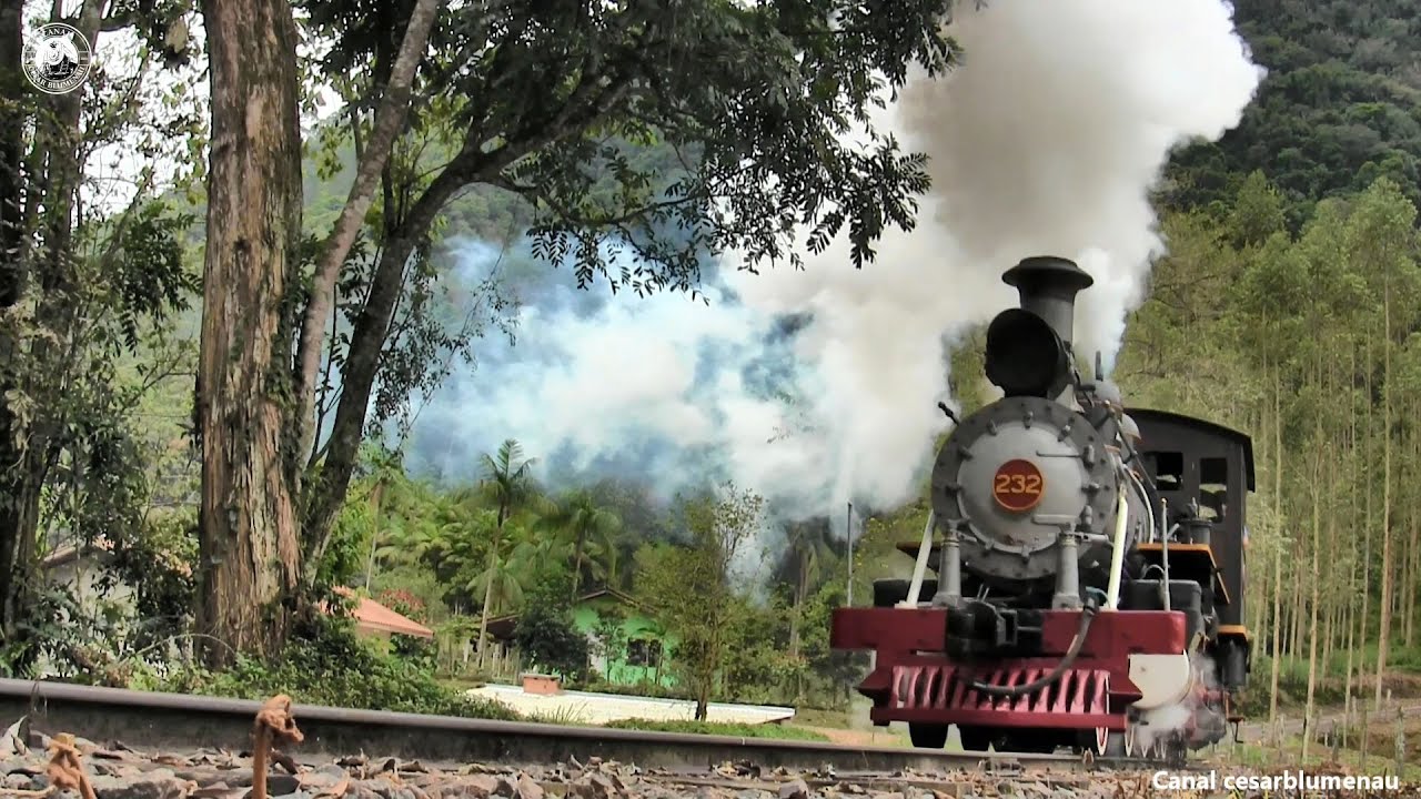 🇧🇷 Trem turístico na curva/ Tourist train on the curve - Apiúna/SC - 2022 - (Brasil)