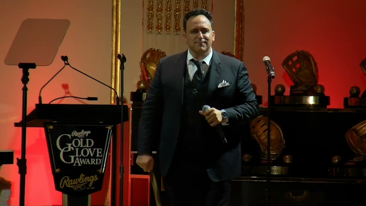Christopher Macchio Performs Live at the 2024 Rawlings Gold Glove Awards | Introduced by Joe Piscopo