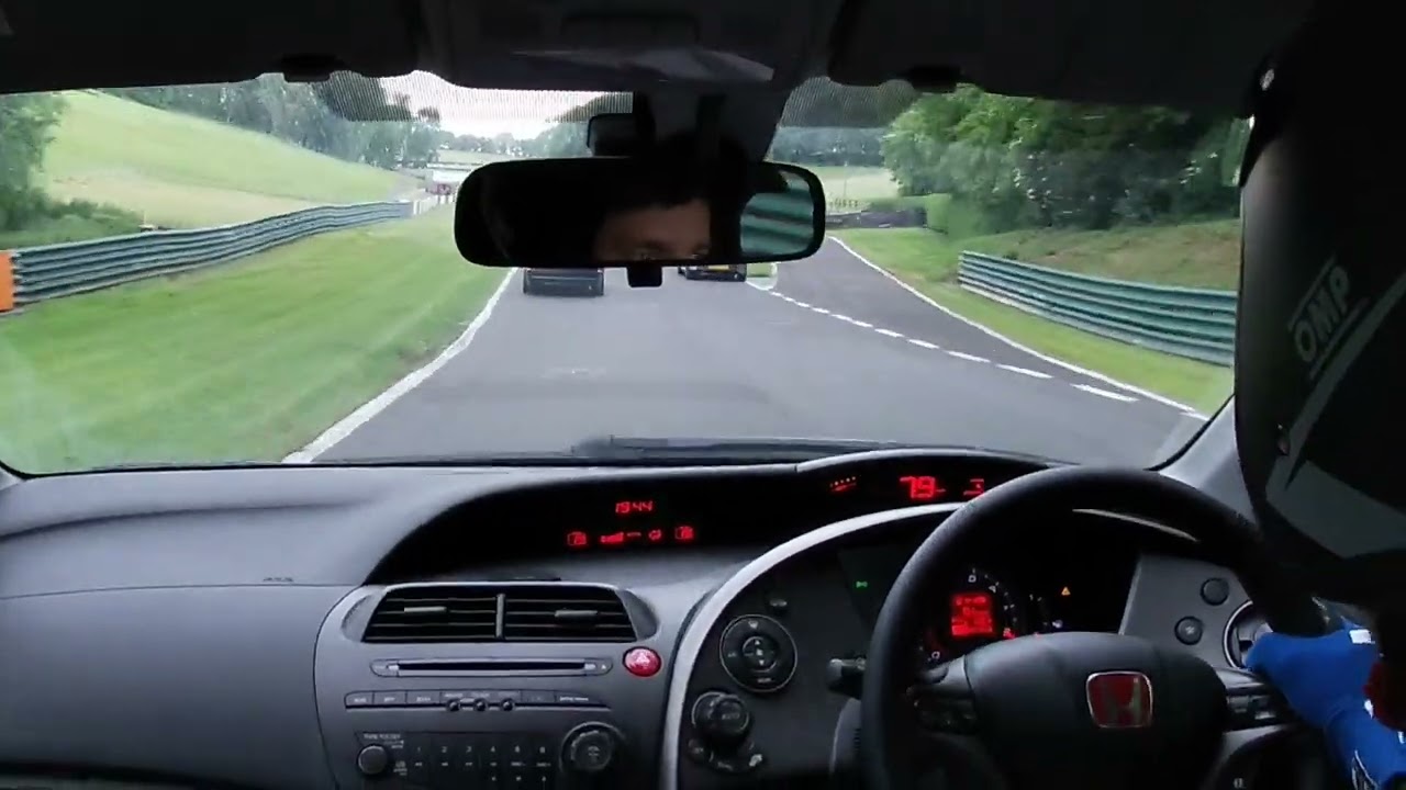 Civic Type R (Fn2) vs M3 (E46) - Cadwell Park