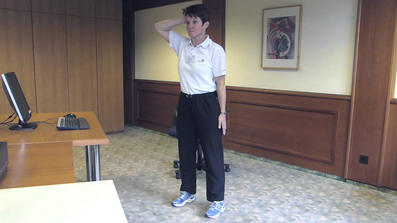 Bürogymnastik im Stehen - MATERNUS Klinik für Rehabilitation