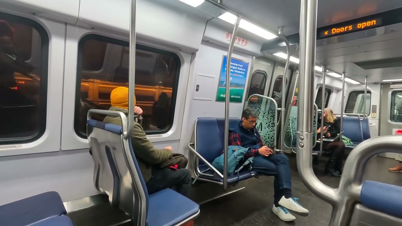 Riding the Washington Metro from Rosslyn to McPherson Square 