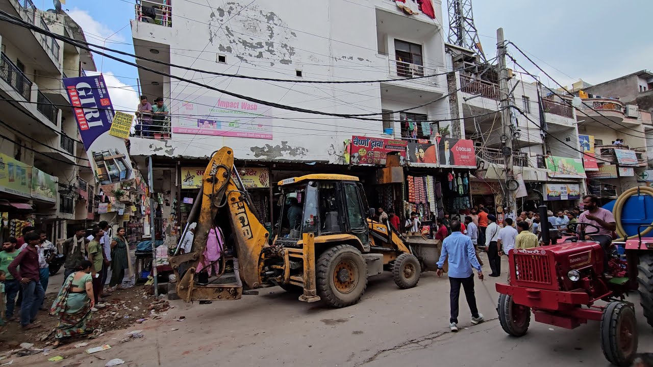 Footpath Encroachment Demolition in Sangam Vihar || बुल्डोज़र द्वारा हटाया गया अतिक्रमण