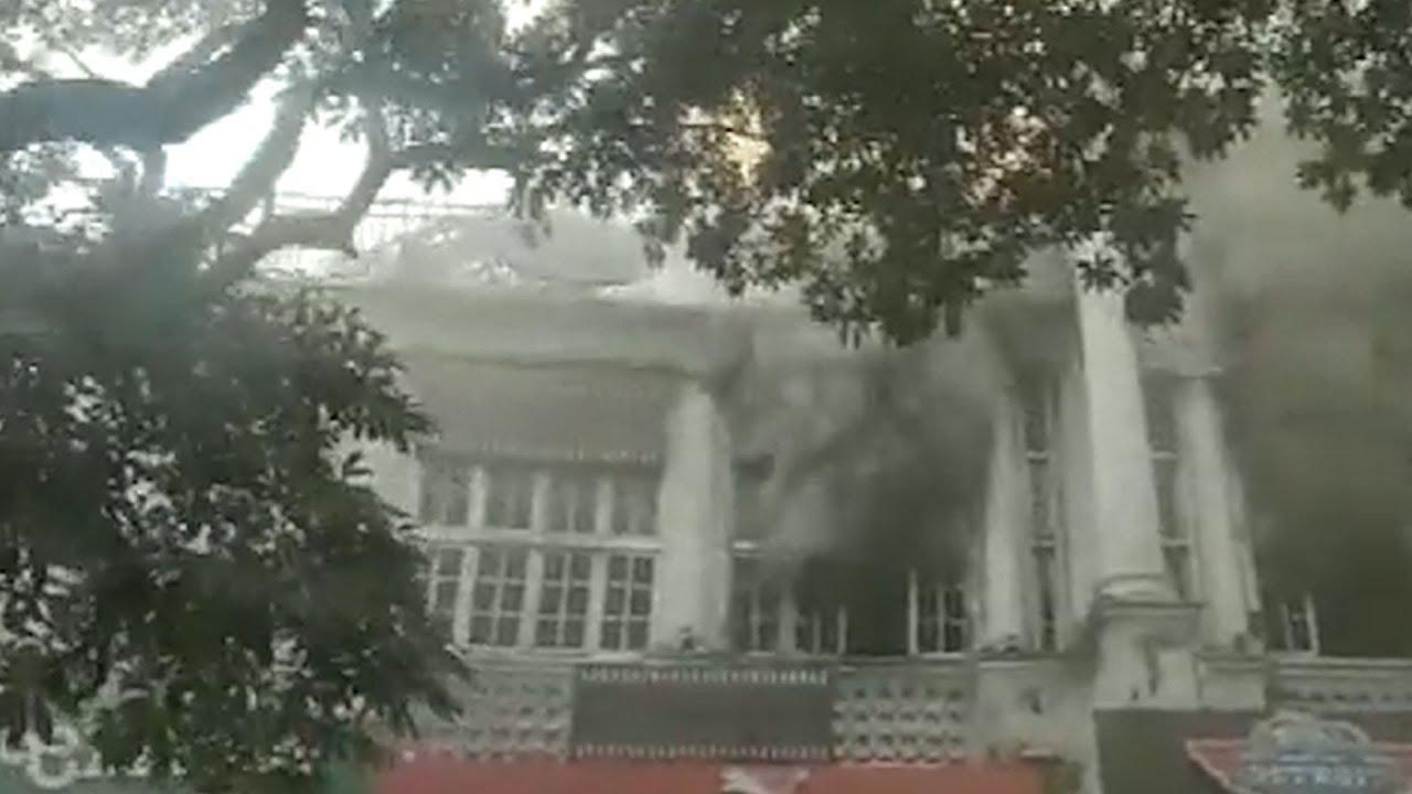 Delhi: Fire breaks out at hotel in Connaught Place; 6 fire tenders at the spot