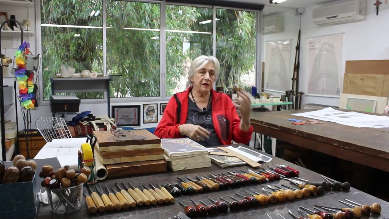 Perfil da artista Maria Bonomi