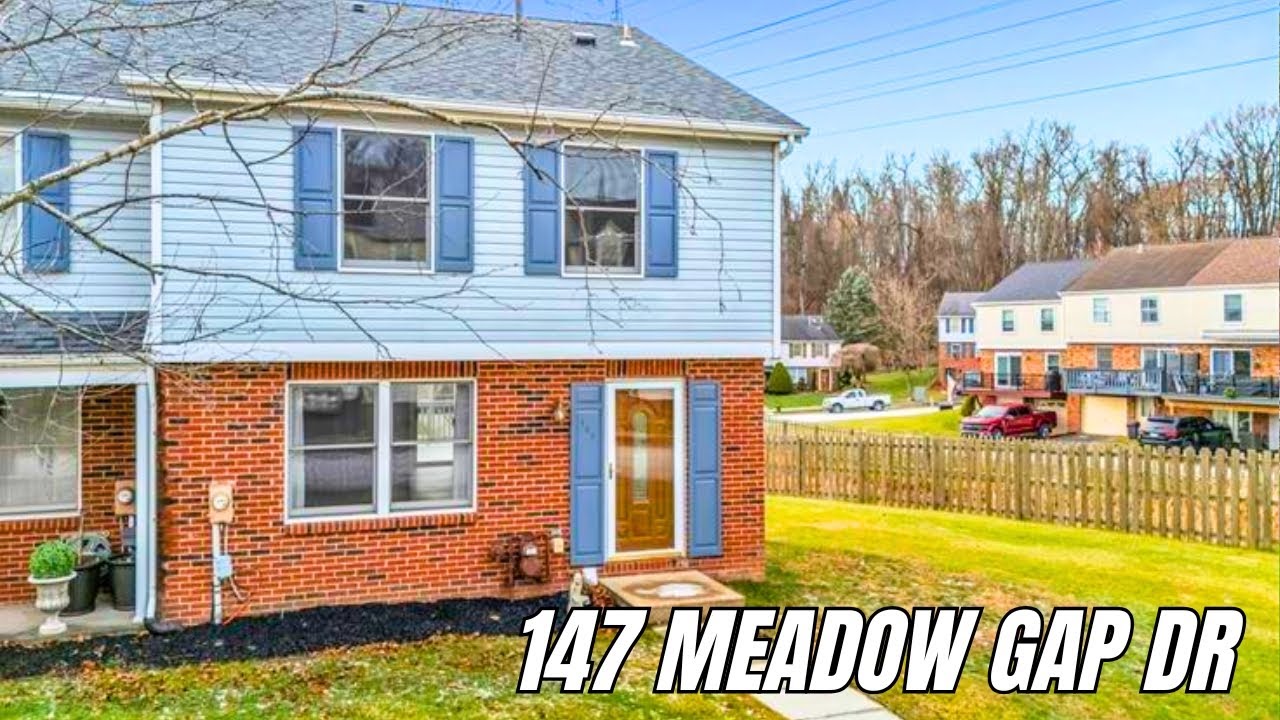 147 Meadow Gap Dr, Monroeville, PA 15146 - Торцевая квартира с новой крышей и террасой.