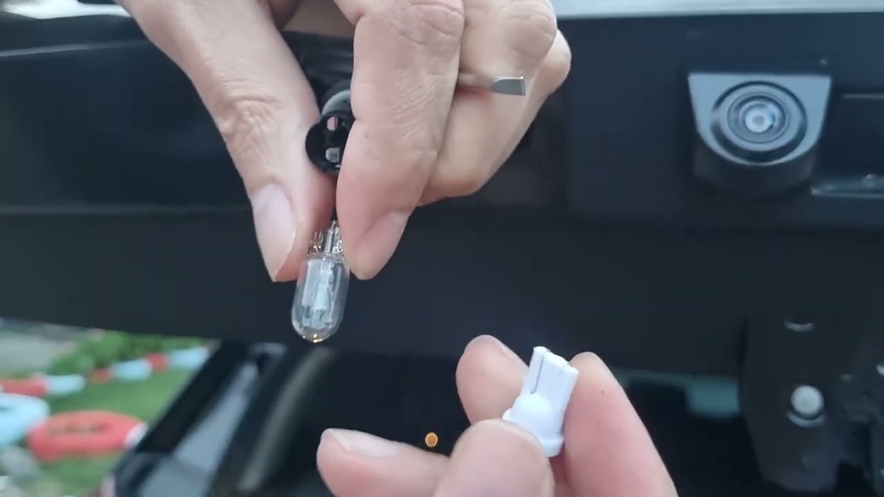 LUZ LED PARA ILUMINAR LA PLACA DE LA TRACKER LS 2023