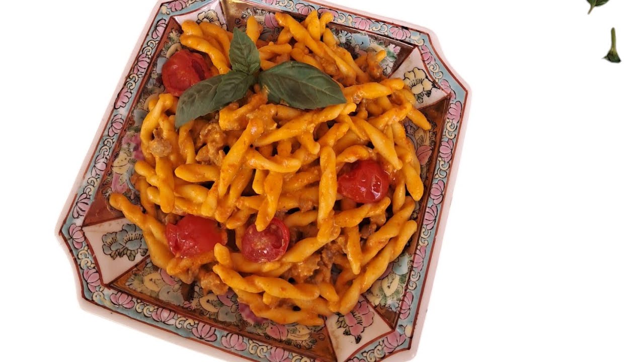 𝗣𝗔𝗦𝗧𝗔 𝗕𝗨𝗥𝗥𝗔𝗧𝗔 𝗘 𝗣𝗢𝗠𝗢𝗗𝗢𝗥𝗜𝗡𝗜 😋🍅🥘Burrata, pomodorini e basilico, frullati insieme...una bontà!😋