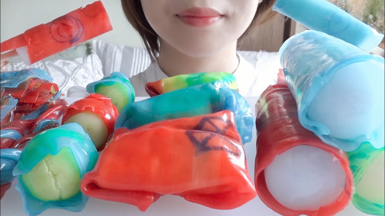 【咀嚼音】ロールアップアイスがまた流行ってるらしいから凍らせてバリバリ食べてみた【ASMR/EATINGSOUNDS】