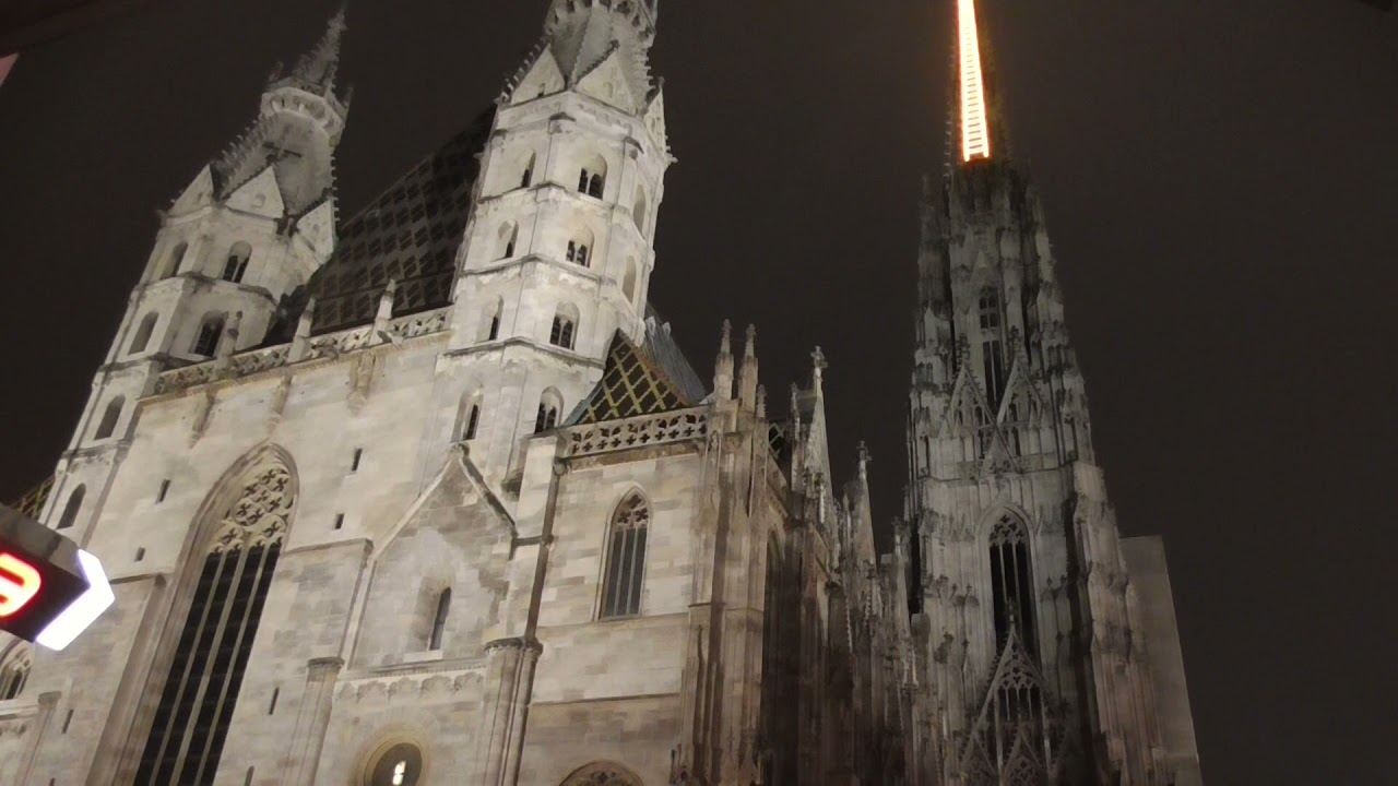 Einläuten des Kirchenjahres 2021 im Wiener Stephansdom (außen)