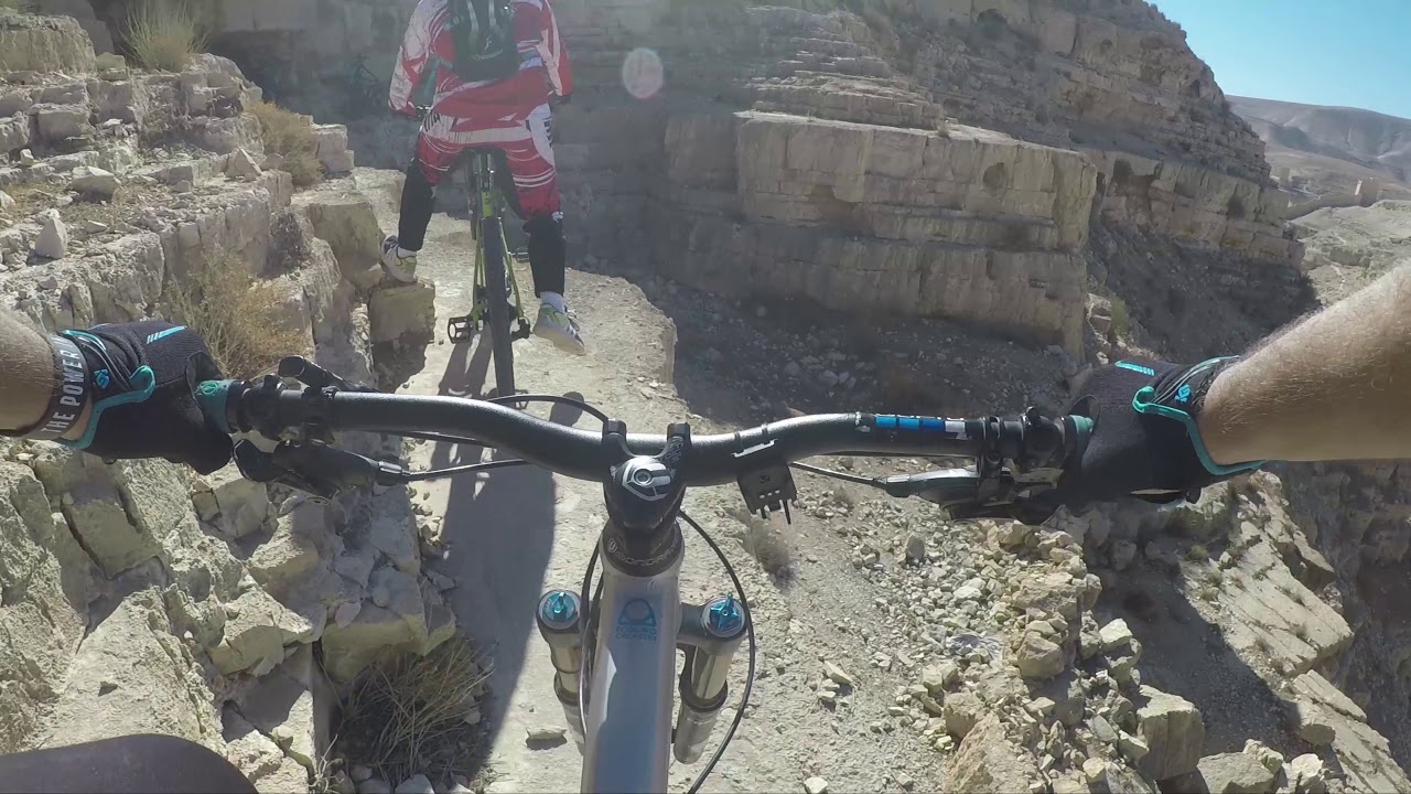 MTB Ara Arara - Dangerous Cliff