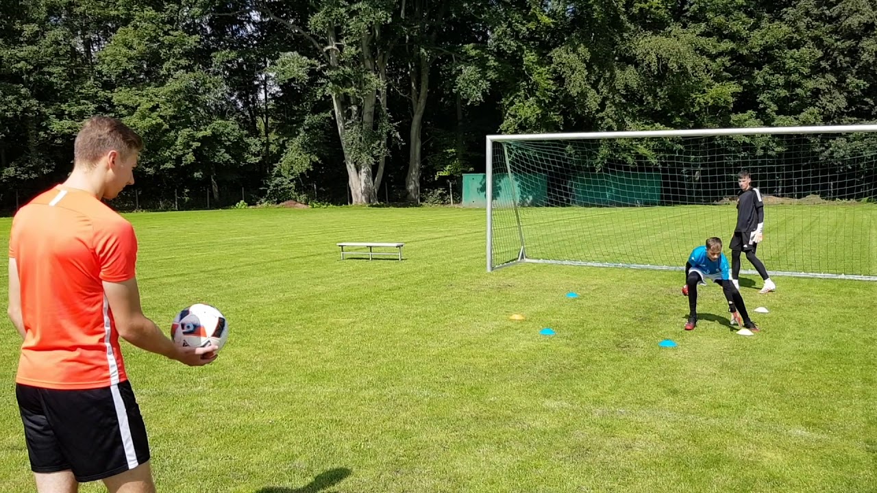 Torwarttraining Aufwärmen 2 (Volleys)