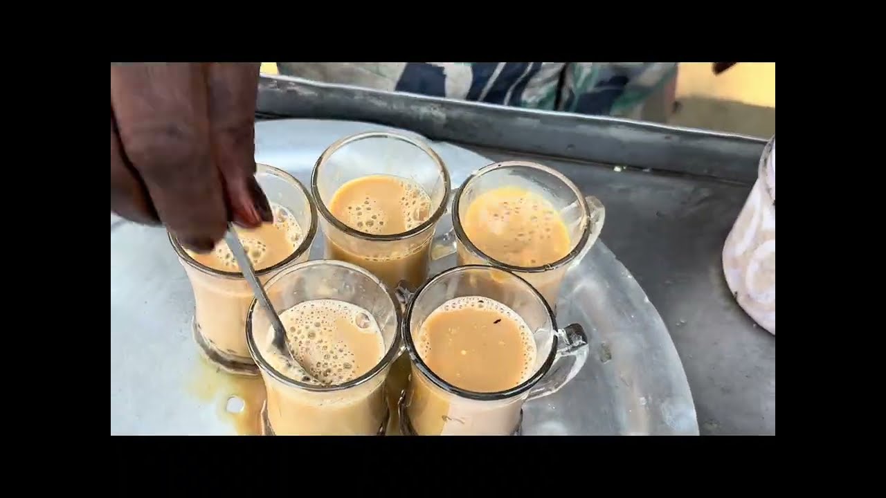 অনেক দিন পর গরম গরম সিংগারা সাথে মালাই চা। যদিও সিংগারার ময়দা ভাল মত process না হওয়ায় মচমচে হয়নি।